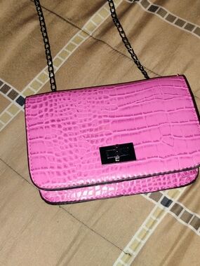 Pink Croc-Embossed Chain Shoulder Bag - Unbranded